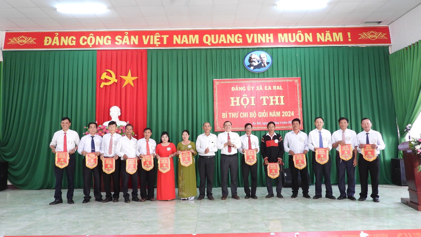 Hội thi Bí thư chi bộ giỏi xã Ea Răl năm 2024